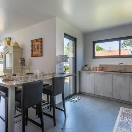 La Maison Du Payre - 6-8 People - Garden & Parking Apartment
